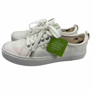 Cariuma OCA Low white Contrast Thread Canvas Sneakers 8 Men 9.5 Women Unisex
